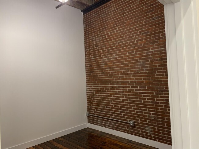 Building Photo - 240 1st St NE