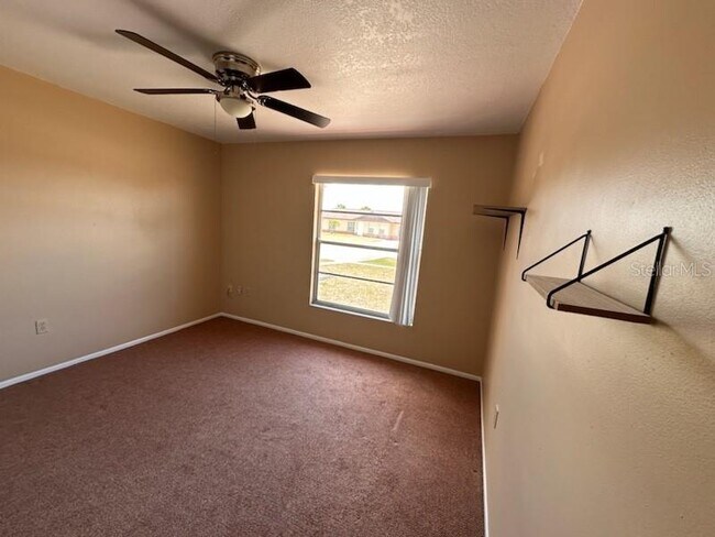Building Photo - 350 Buttonwood Dr