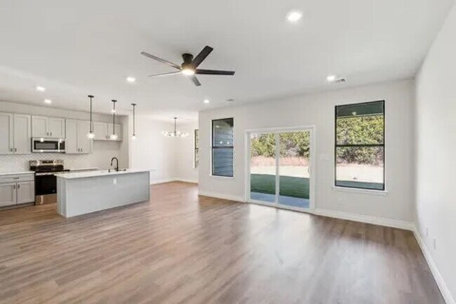 Building Photo - 5713 Stonegate Cir