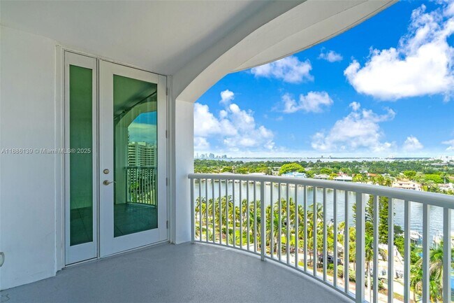 Building Photo - 5401 Collins Ave