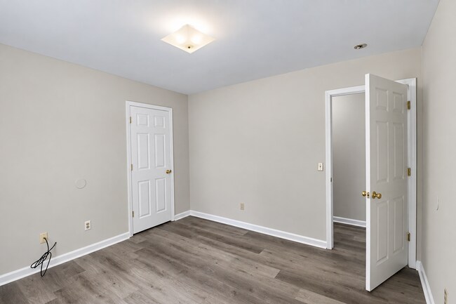 Building Photo - 424 Blake Cir