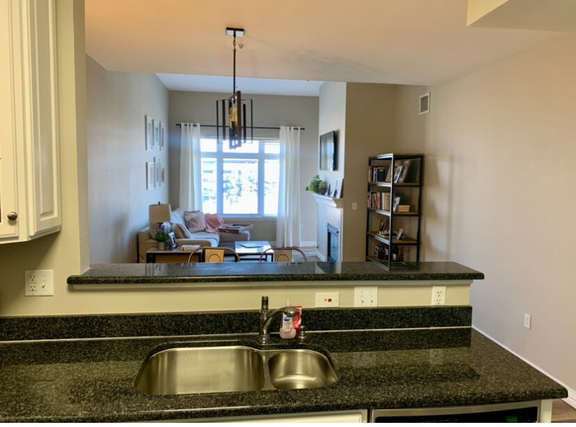 Building Photo - 2700 E Cherry Creek South Dr