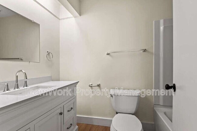 Building Photo - 8483 Yadkin Cir