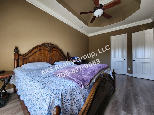 Building Photo - 732 Flag Cir