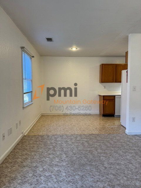Building Photo - 111 Primrose Dr