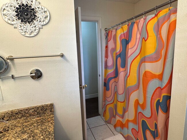 Building Photo - 208 Summerset Ct
