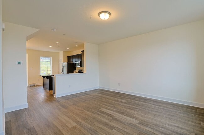 Building Photo - End Unit-3 bedroom Townhome!