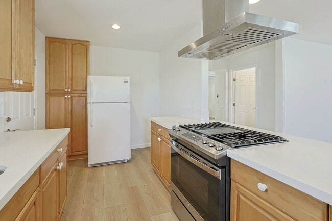 Building Photo - Peaceful 3BD/2BA Home in 55+ Community with Yard, Ocean View & Garage