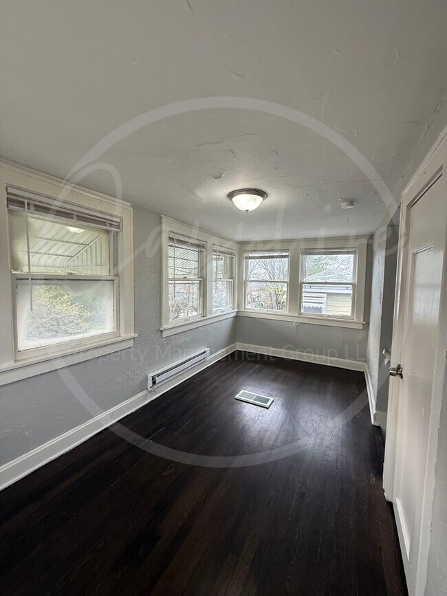 Building Photo - 5410 Euclid Ave E