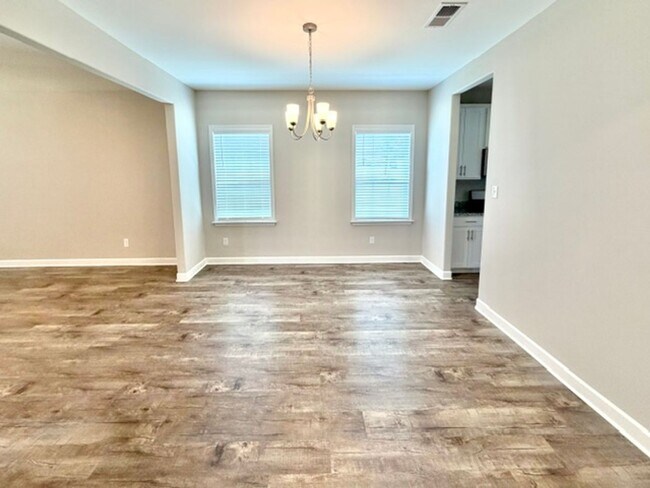 Building Photo - 430 Azalea Dr