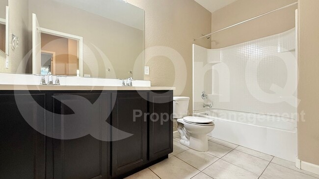 Building Photo - 1367 S Country Club Dr