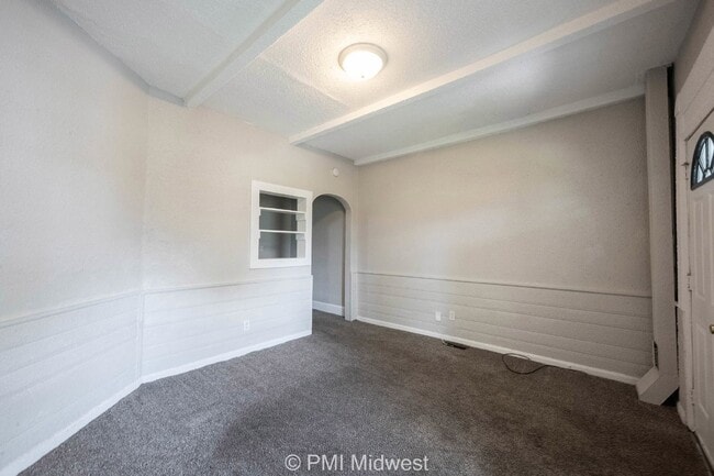 Building Photo - 240 N Beville Ave