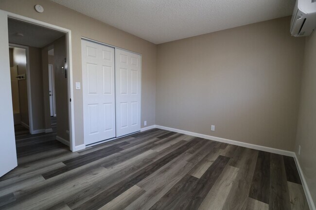 Building Photo - 426 W Moyer Ave
