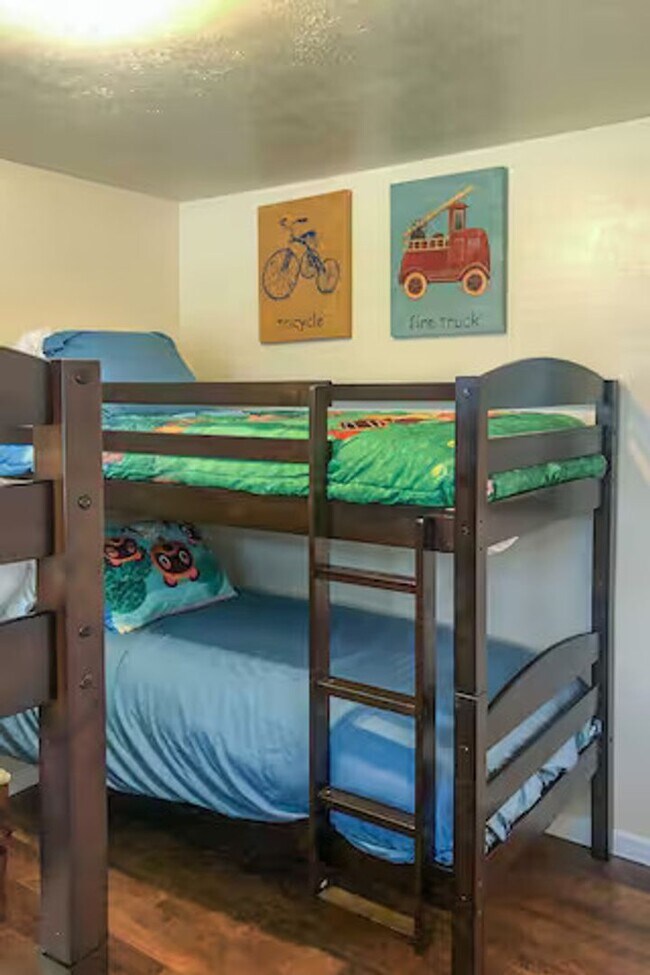 Building Photo - 5 Bed 3 Bath House! For Rent!!!