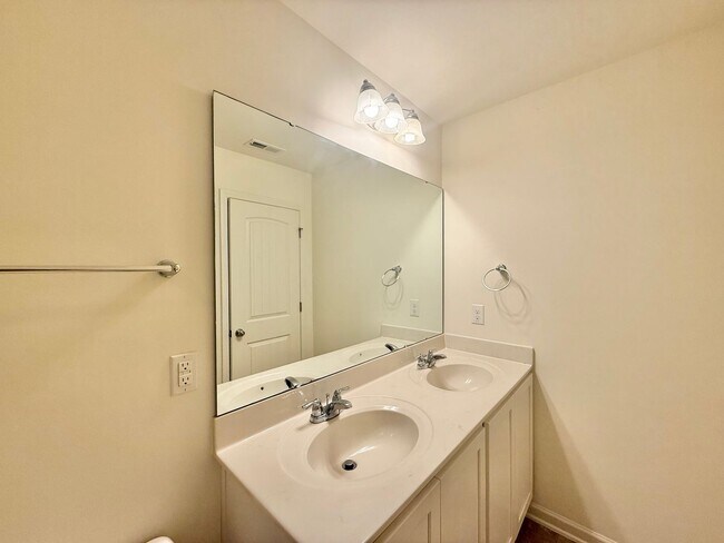 Building Photo - Spacious 3BD, 3.5BA Clayton Townhome with a Large Bonus Space Downstairs and Easy Access to Highways