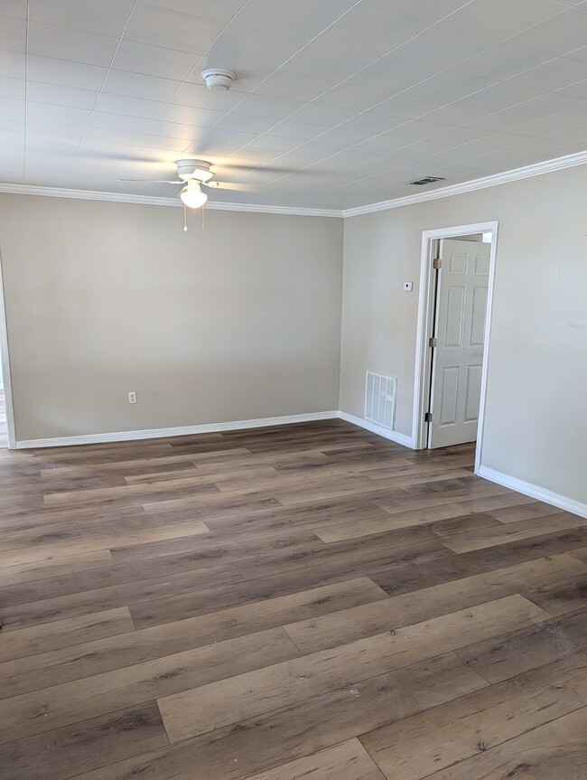 Building Photo - 2109 8th St