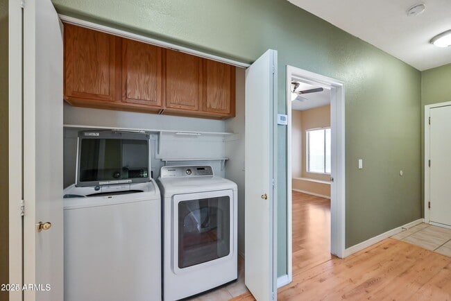 Building Photo - 81 S Criss Pl