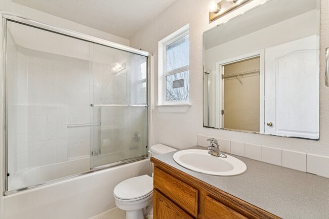 Building Photo - 13402 W Persimmon St