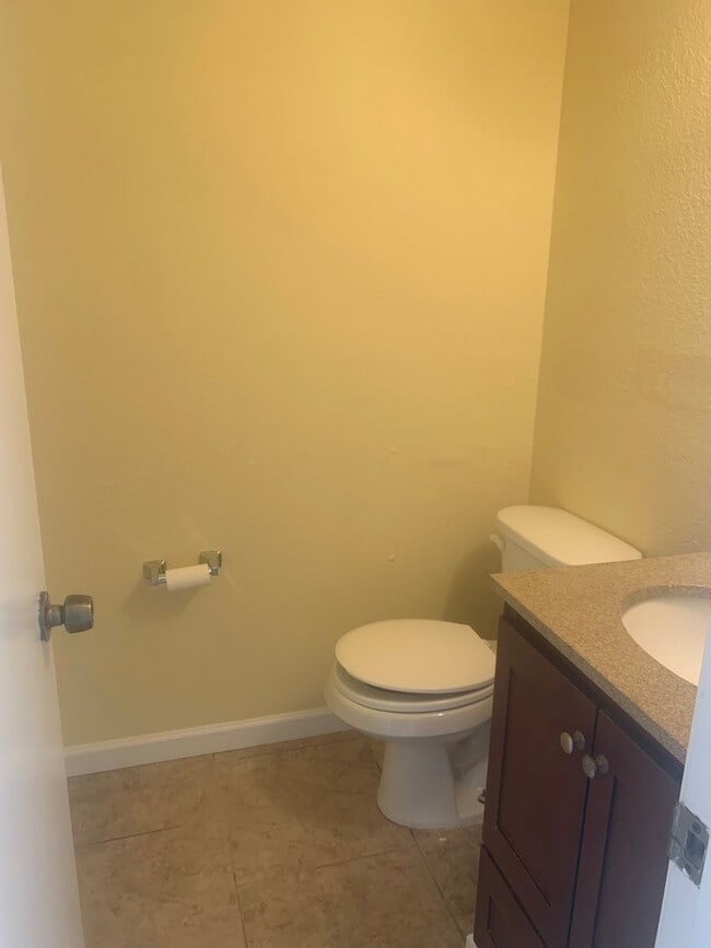 Building Photo - 2829 S Sea Dr