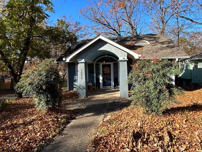 Building Photo - Contact Peggy 501 676 1758