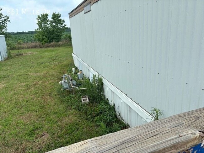 Building Photo - 661 W Mills Dr