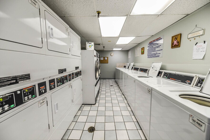 Building Photo - 220 S Roselle Rd