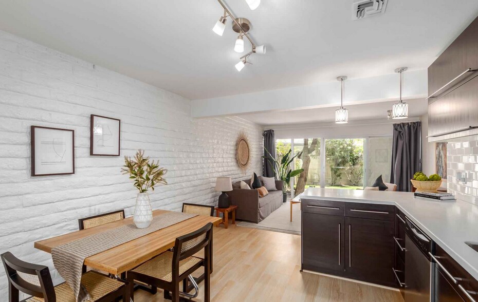 Building Photo - 4352 N 36th Plz