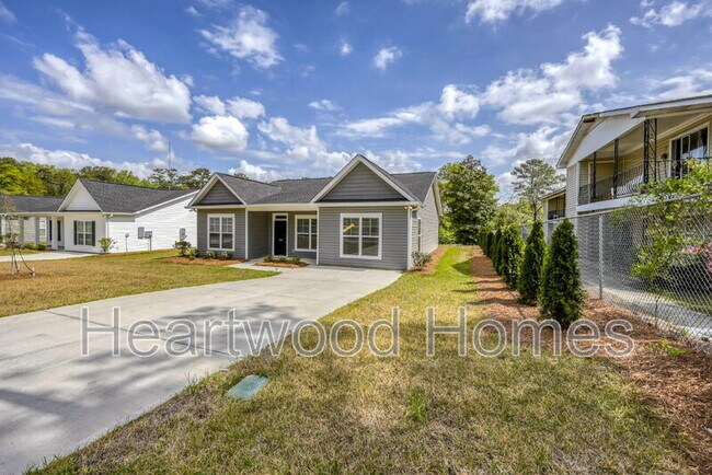 Building Photo - 6640 Satchelford Rd