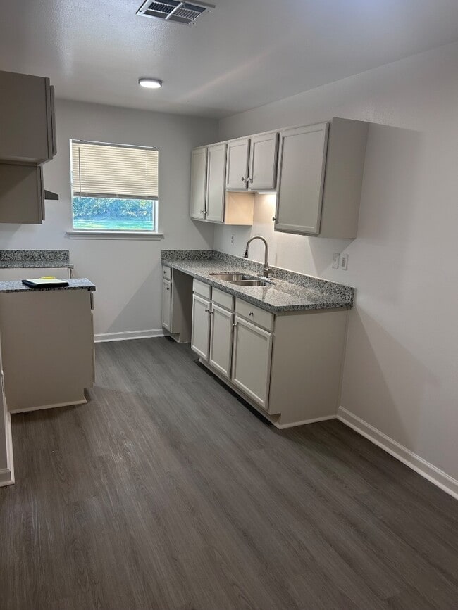 Building Photo - 50037 Kevin Dr