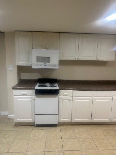 Kitchen - 2827 Otis St NE