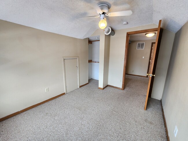 Building Photo - 604 W Seerley Blvd