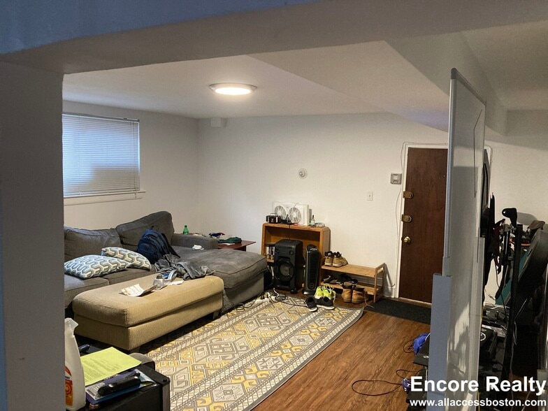 Building Photo - 61 Selkirk Rd