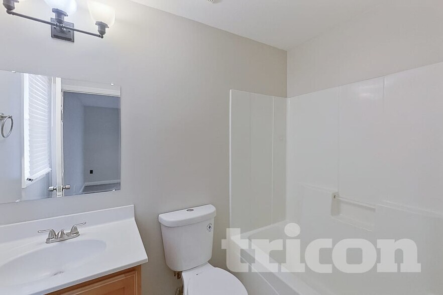 Building Photo - 3301 N Mester St