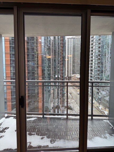 Building Photo - 450 E Waterside Dr