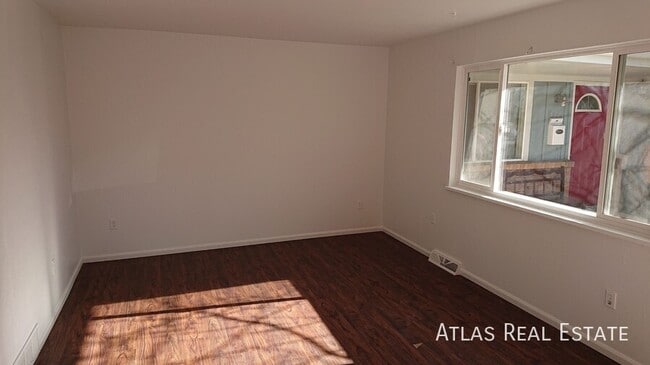 Building Photo - 8898 Circle Dr