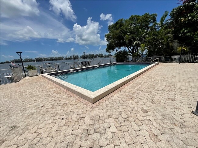 Primary Photo - 2201 Brickell Ave