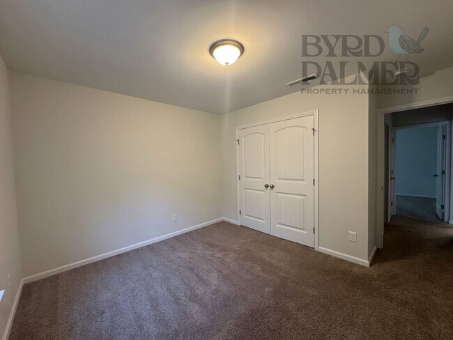 Building Photo - Move in Ready! Easy & Quick move-in process