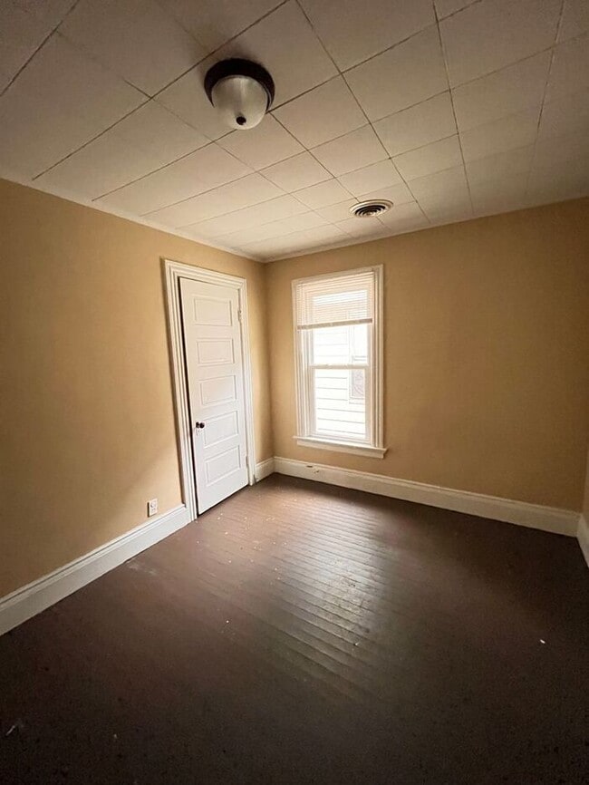 Building Photo - Cozy 2-Bedroom Apartment in a Prime Locati...