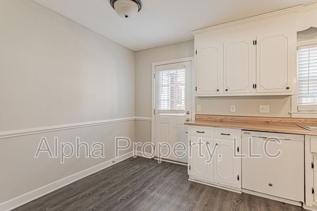 Building Photo - 501 Edwards Rd