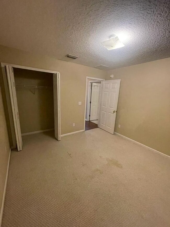 Building Photo - MOVE IN SPECIAL!!!   3 BEDROOM 2 BATHS JAC...