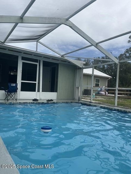 Building Photo - 483 Church St