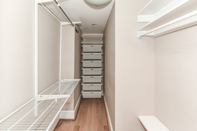 Building Photo - Luxury Two Bedroom near DuPont + Parking