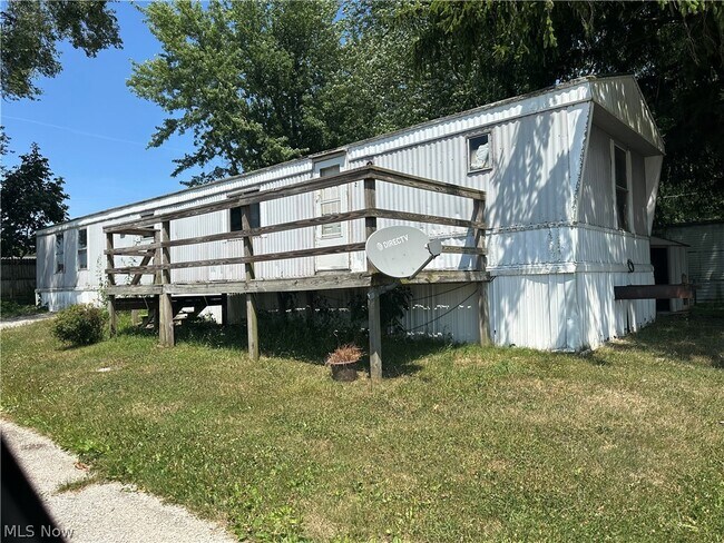 Building Photo - 201 Pear St