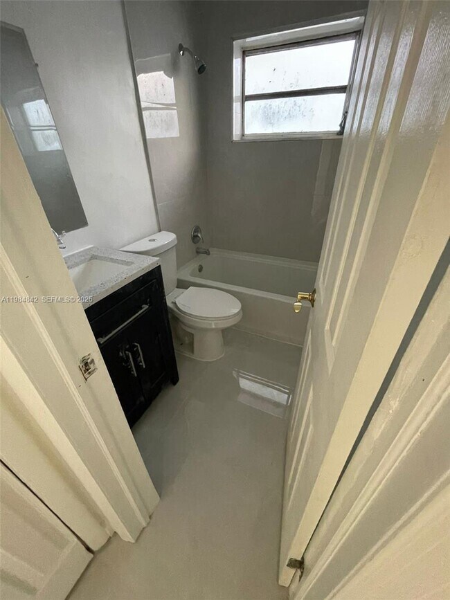 Building Photo - 505 N 24th Ave