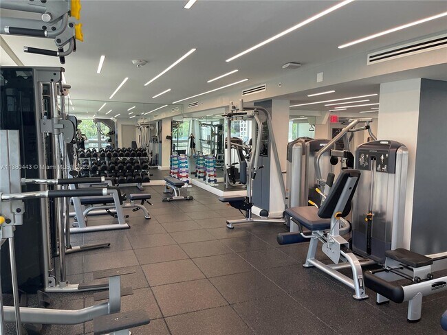 Building Photo - 1541 Brickell Ave