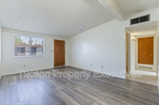 Building Photo - 4246 E Pima St