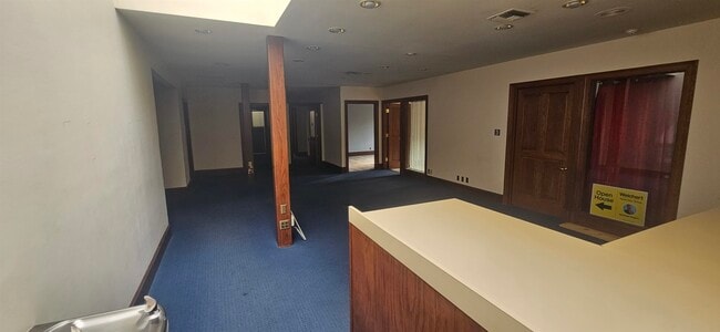 Building Photo - 502 Oak St