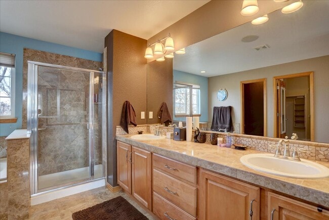 Building Photo - Stunning Longmont Home with Professional Finishes & Exceptional Privacy
