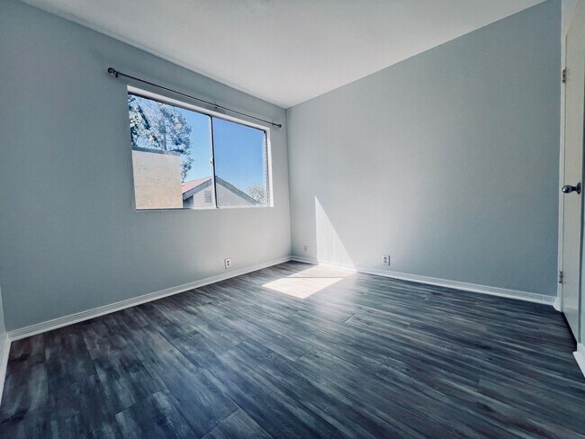 Building Photo - Peaceful 3/1.5 Tierrasanta Condo - Villa M...