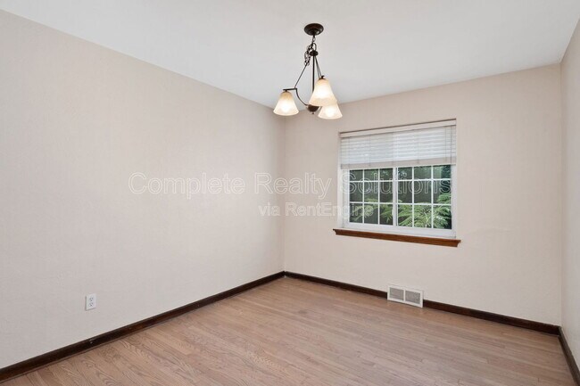 Building Photo - 5442 Bancroft Ave